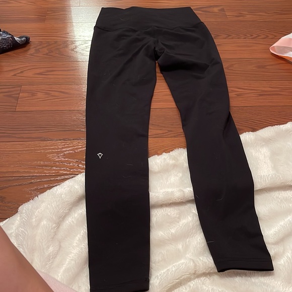 ivivva black leggings size 14 right under womens XS. SEND OFFERS! - Picture 2 of 3